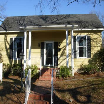 820 Broad St., Durham, NC Full exterior pressure wash, prime, and paint.
Before image is first photo, After images follow.