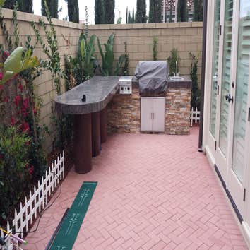 BBQ ISLAND WITH SITTING COUNTER