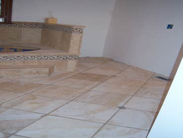 Tiled Shower & Garden Tub 0