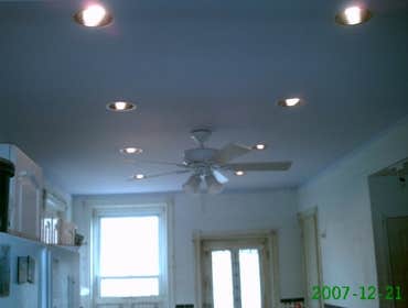 Finished ceiling w recessed li