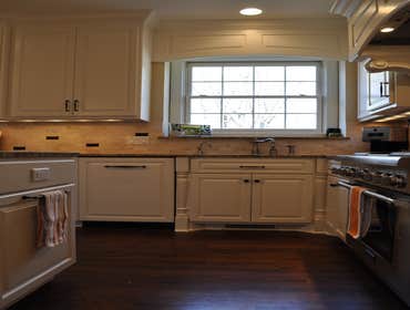 2011 Kitchen Remodel This Eden Prairie home was built in the early 90's and in need of an update. The cabinets were Natural Red Oak, the tops laminate 
