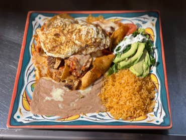 Chilaquiles pollo plancha salsa roja