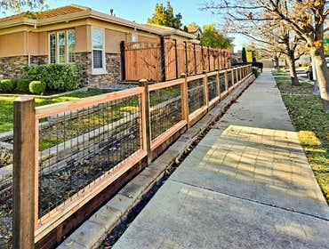 Black Hog Wire Fence
