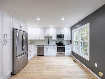 Kitchen Grey Walls Before and After: A Stunning Kitchen Makeover!
Our team transformed the kitchen by adding rich contrast to the white cabinets, resu