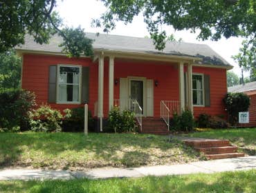 820 Broad St., Durham, NC Full exterior pressure wash, prime, and paint.
Before image is first photo, After images follow.