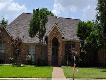 Roofs Restore Your Roof
Are you currently dealing with a leaky old roof with missing shingles and visible fading? With a call to the roofing experts