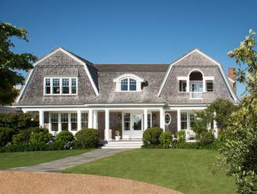 Roof remodeling – Woodland Hills Are you starting the construction of a country house? Or do you want to renovate an existing house? Then you cannot do