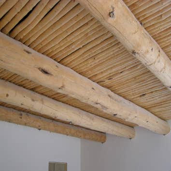 CLUB HOUSE JAYO CON. DID A REMOBEL ON THIS HOUSE IN MERIDEIN ID THAT WAS TURED IN TO A CLUB HOUSE