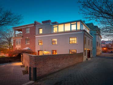 coach house