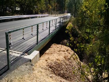 89' x 27' w/ 2 lanes and walk