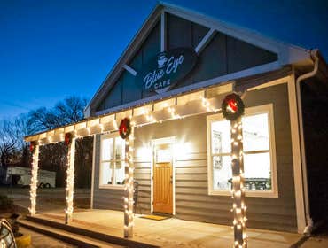 Crawford Street Cafe The owners of this small-town retail space featured a dramatic conversion into a rustic café, with a new modern kitchen and dining