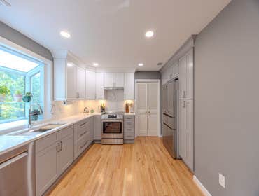 Kitchen Glow Up Kitchen Glow-Up! ✨
From outdated and cramped to modern and spacious!
Check out these glow-up pics to see the magic unfold!
We had a 