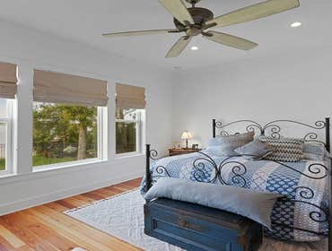 Bells River Residence Nestled in the serene Waterman’s Bluff in Yulee, FL, this exquisite home offers 3,046 sq ft of living space, expanding to a total