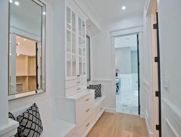 19348 Collier St, Tarzana, CA 91356 Brand new construction Cape Cod situated in the heart of Tarzana South of the Blvd, just a block from Ventura Blvd'