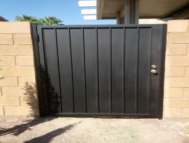 Iron Gate with Screen