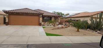Front yard courtyard, stone veneer, artificial grass