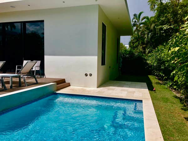 New build: Shellstone Pool Deck, Coping, and Patio by Shosh vant Verlaat, Hardscape Designer