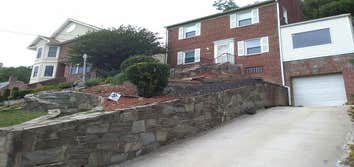 Texas Ave. Akosua Ali 2 RETAINING WALLS
TWO 6’ RETAINING WALLS HEIGHT
Wall Thickness=10"
T Footer
TOTAL WIDTH=5'
TOE = 1'
WALL REINFORC