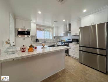 Complete kitchen remodeling & Custom closet This remodel was done on an old kitchen that needed Update.
we updated all the plumbing and electrical, Ope