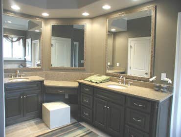 Montebello Lot 104 Built in 2004, this home in the Montebello community in Greenville, SC boasts panoramic views of the city from the slopes of Piney M