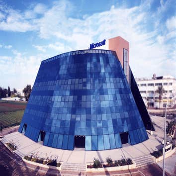 Aviv 2000 183,000 sqft Mixed-Use
Ground floor retail & lobby 43,000 sqft
Four floors high-tech commercial space 86,000 sqft
One underground park