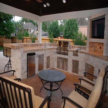 Outdoor Kitchens & Living Areas