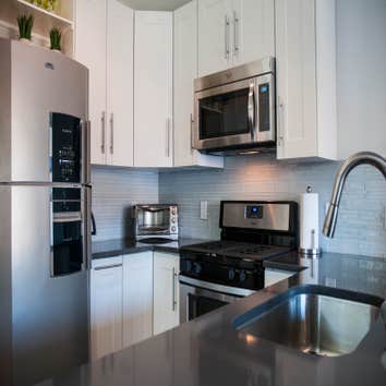 South Austin Back House ADU Design & Construction of 700 sqft Transitional Design Accessory Dwelling Unit. 1 Bedroom/1 Bath studio apartment