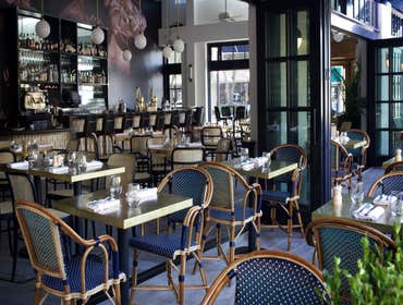 Up on Knox Restaurant 3000 sf restaurant finish out included addition, exterior and interior design.