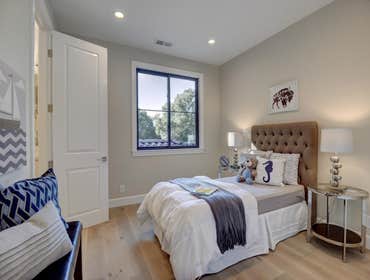 10880 Magdalena Rd Stunning New Construction in Los Altos Hills by Aron Developers. Comprised of 5beds + office, 4.5baths, 4,583 living sqft, situated 
