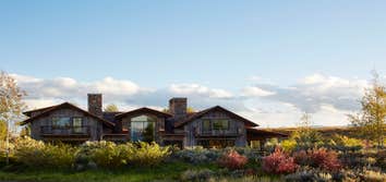 Sagebrush Residence The Sagebrush Residence reflects the rugged beauty of the region, with a rich material palette that includes natural stone, reclaim