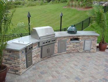 Outdoor Kitchen