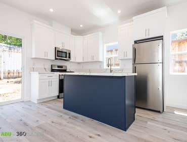 600 Sqft ADU in Thousand Oaks Discover the epitome of modern living in Thousand Oaks with our meticulously designed 600 sqft ADU. Boasting a custom 1-b