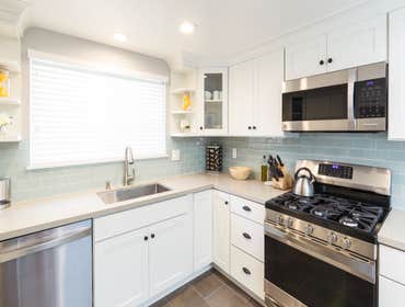 Contemporary Highland Park Eat-In This Campbell renovation transformed an outdated suburban house into a warm, inviting space for a growing young famil
