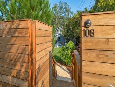 San Anselmo, CA
Design/build whole home remodel Pre-sale work: One master bathroom, 2nd floor. Removed walls, expanded space, pulled all permits and 