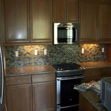 Kitchens and Backsplashes What’s cooking in your kitchen? Whether it’s Old World Italian, Mediterranean, Traditional Southern, your backsplash can ref