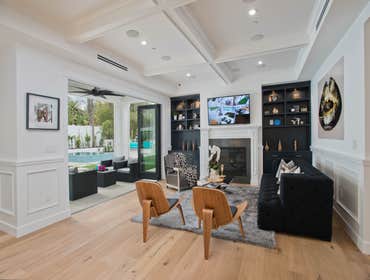 19348 Collier St, Tarzana, CA 91356 Brand new construction Cape Cod situated in the heart of Tarzana South of the Blvd, just a block from Ventura Blvd'