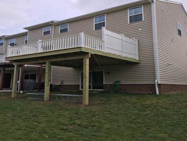 15'x15' deck with privacy fence 15'x15' rear deck with vinyl railing and side privacy fence.