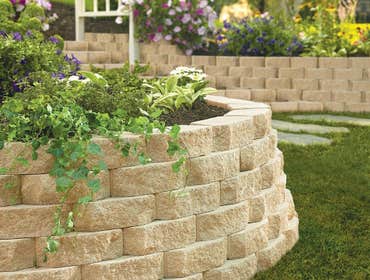 Curved retaining wall/Gardening