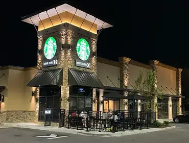RETAIL & RESTAURANTS