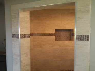 Left wall shampoo insert