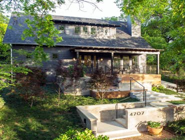 Woodview Residence A 2-story custom home in the Rosedale neighborhood of central Austin.