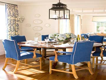Modern Dining Rm by BoseConst.