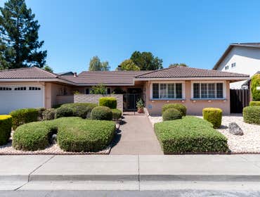 Custom Home - Hayward by Greenberg Construction Inc.