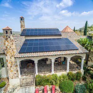 Scenic Loop Location: San Antonio
Install Date: May, 2015
System Size: 17.3kW
Panel Type: SunPower 345W
Solar Contribution: 100%