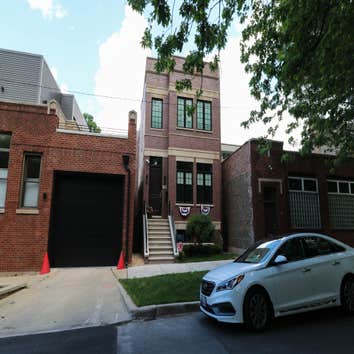 W Barry Ave Home
