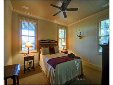 Blue Ridge Custom cabin in Blue Ridge Georgia
4000 sq. ft. 5 bedrooms 5 1/2 baths