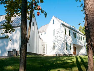 2soNs acres mOdern fArmHouse