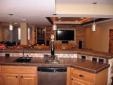 Wet Bars and Kitchens