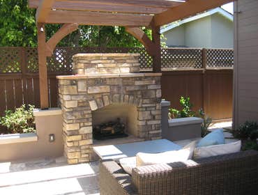 Stone veneered gas fire place