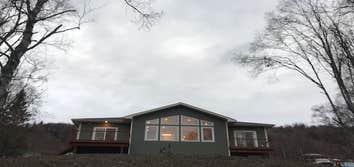 CANYON TRAILS Teamworks, LLC built New Home for Sale. Hooked up to city-supplied natural gas, this brand-new, lovely 1,332 sqft, 2 bed 2 bath home wit